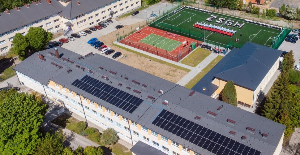 Nowe boisko przy ZSGH w Wiśle oficjalnie otwarte. Źródło: Powiat Cieszyn